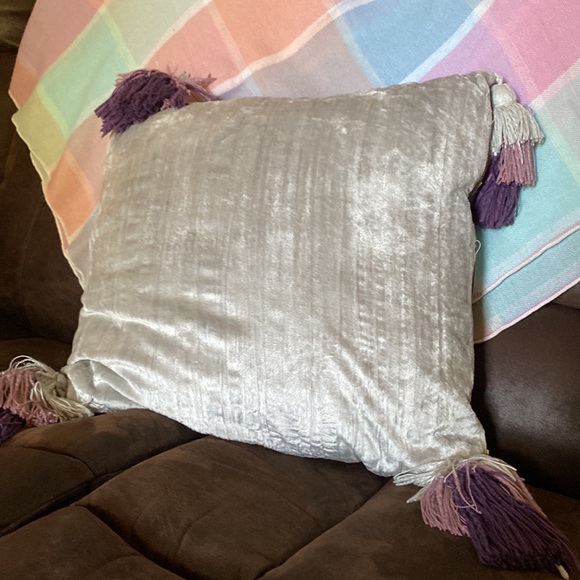 Bundle- 2 Anthropologie Pillows & 1 “love” pillow, Throw & 2 Frames - Picture 8 of 16